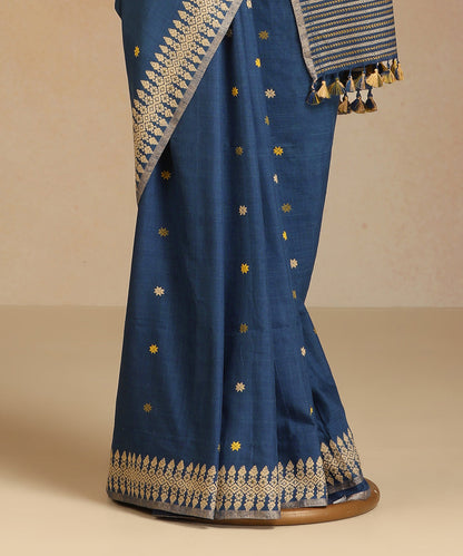 Blue_Handloom_Pure_Eri_Silk_Assam_Indigo_Dye_Saree_With_Yellow_And_Beige_Small_Floral_Booti_With_Beige_Border_WeaverStory_03
