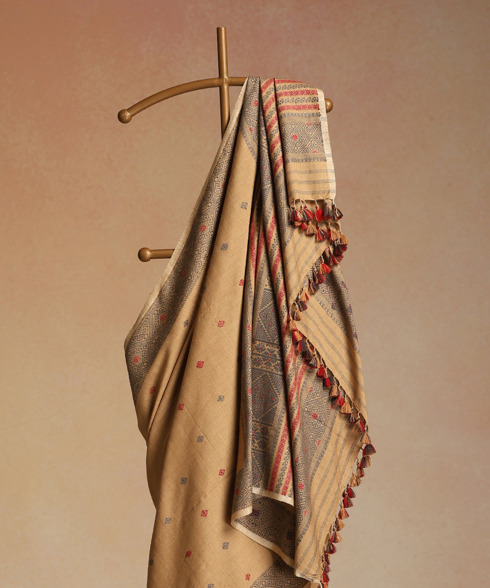 Beige_Handloom_Pure_Eri_Silk_Tea_Pluff_Dye_Saree_With_Red_Meena_Flowers_WeaverStory_02