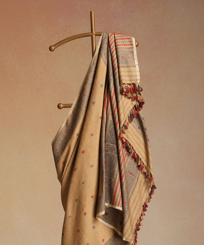 Beige_Handloom_Pure_Eri_Silk_Tea_Pluff_Dye_Saree_With_Red_Meena_Flowers_WeaverStory_02