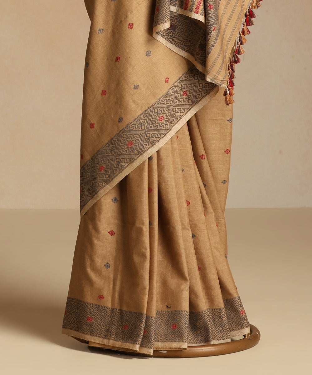 Beige_Handloom_Pure_Eri_Silk_Tea_Pluff_Dye_Saree_With_Red_Meena_Flowers_WeaverStory_03