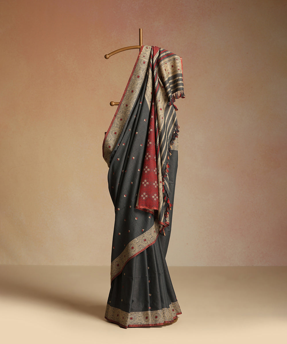 Grey_Handloom_Pure_Eri_Silk_Myrobalan_Dye_Saree_With_Red_And_Beige_Small_Floral_Booti_WeaverStory_01
