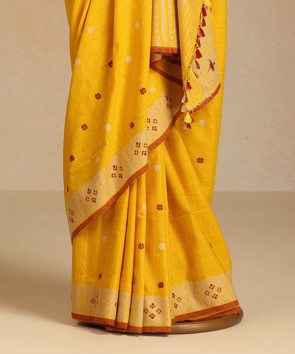 Yellow_Handloom_Pure_Eri_Silk_Turmeric_Dye_Saree_With_Red_Selvedge_And_Small_Flowers_WeaverStory_03