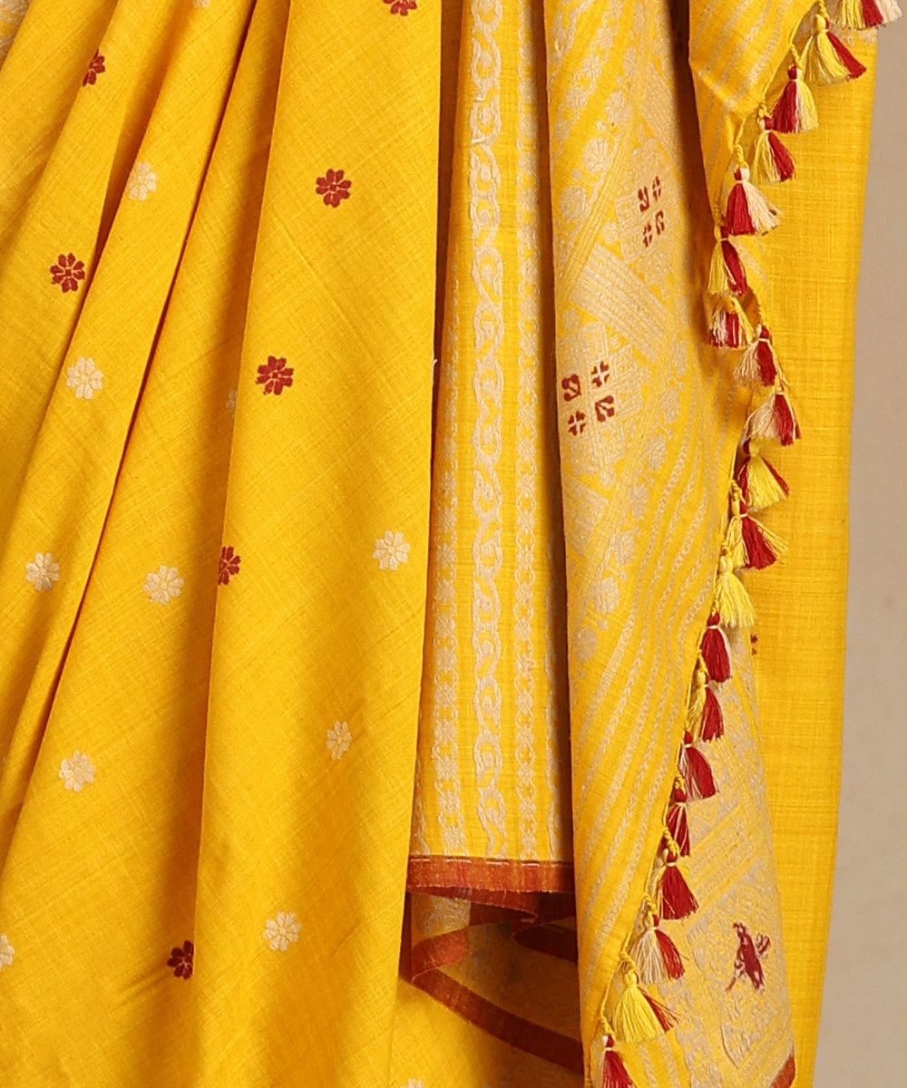 Yellow_Handloom_Pure_Eri_Silk_Turmeric_Dye_Saree_With_Red_Selvedge_And_Small_Flowers_WeaverStory_04