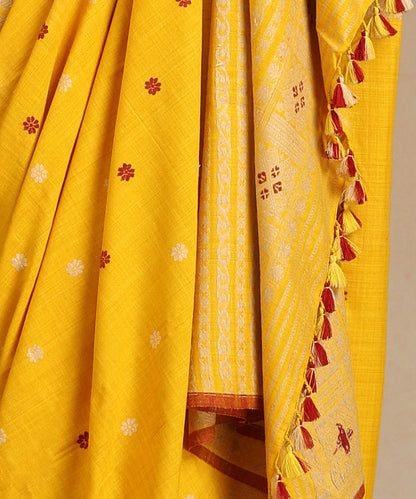 Yellow_Handloom_Pure_Eri_Silk_Turmeric_Dye_Saree_With_Red_Selvedge_And_Small_Flowers_WeaverStory_04
