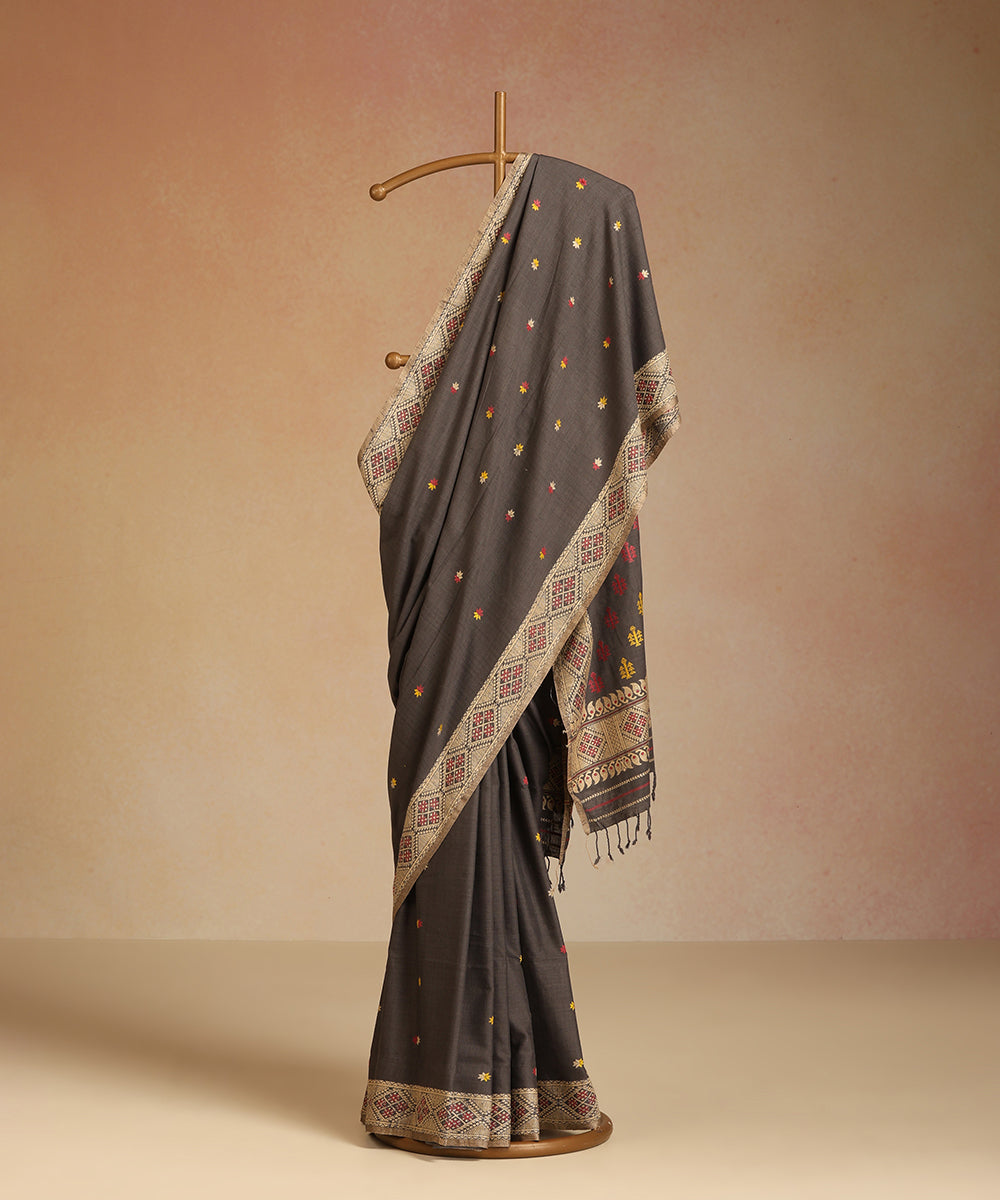 Grey_Handloom_Pure_Eri_Silk_Myrobalan_Dye_Saree_With_Red_And_Yellow_Small_Floral_Booti_WeaverStory_01