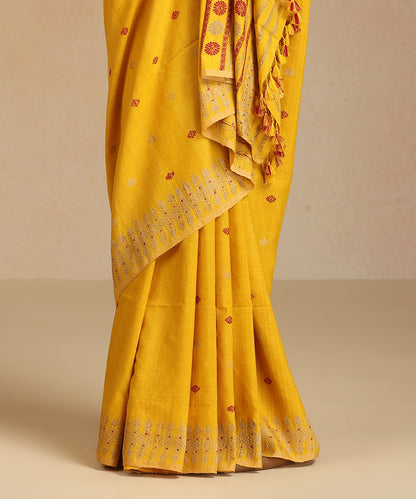 Yellow_Handloom_Pure_Eri_Silk_Turmeric_Dye_Saree_With_Red_And_Beige_Meena_WeaverStory_03