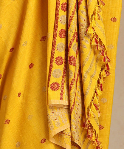 Yellow_Handloom_Pure_Eri_Silk_Turmeric_Dye_Saree_With_Red_And_Beige_Meena_WeaverStory_04