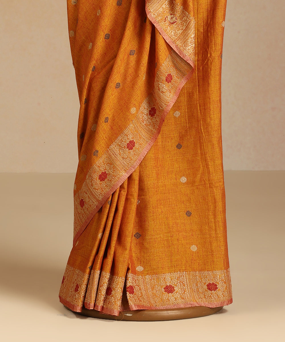 Mustard_Handloom_Pure_Eri_Silk_Assam_Manjistha_Dye_Saree_With_Multicoloured_Floral_Booti_WeaverStory_03