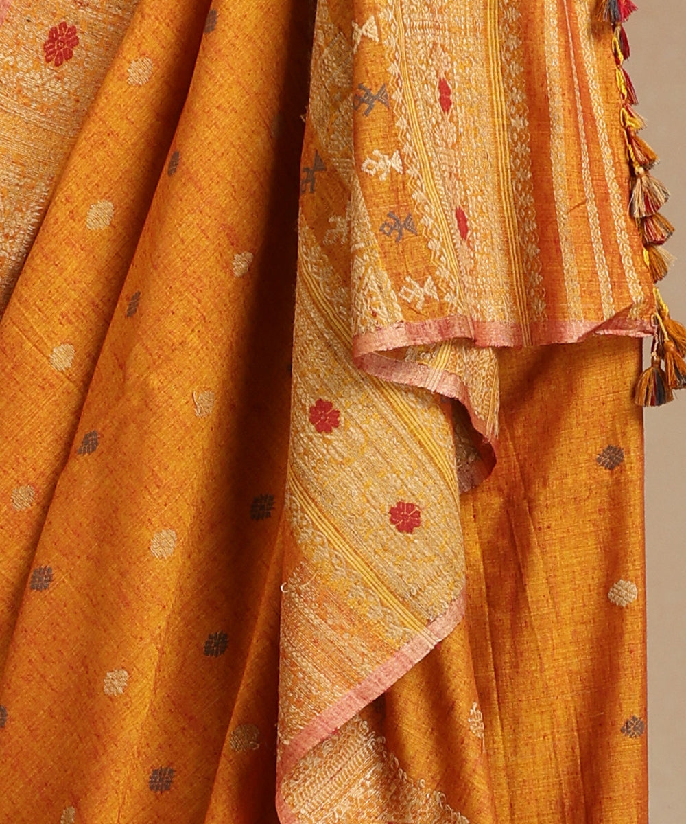Mustard_Handloom_Pure_Eri_Silk_Assam_Manjistha_Dye_Saree_With_Multicoloured_Floral_Booti_WeaverStory_04