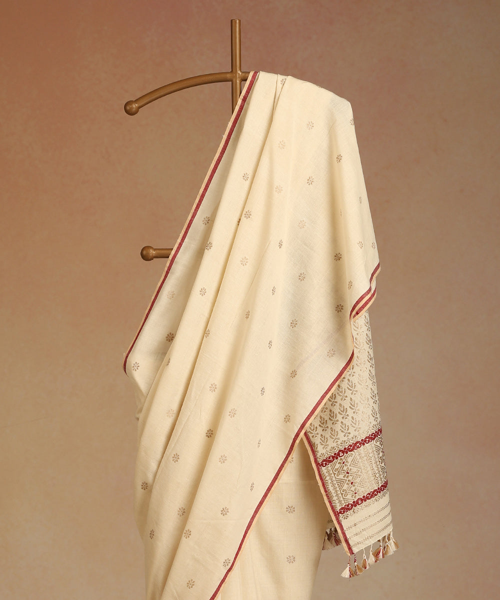 White_Handloom_Pure_Eri_Silk_Natural_Dye_Saree_With_Red_Selvedge_WeaverStory_02