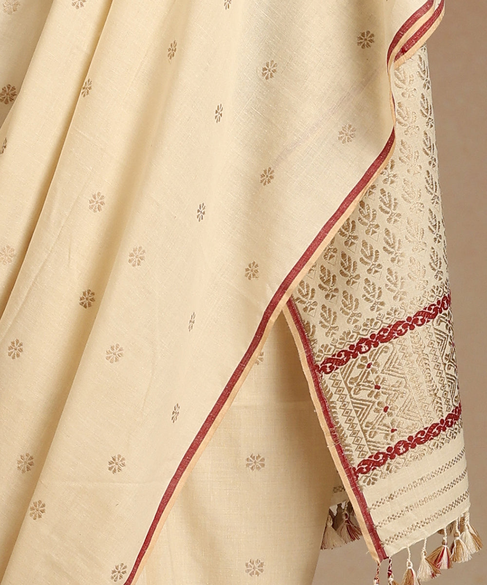 White_Handloom_Pure_Eri_Silk_Natural_Dye_Saree_With_Red_Selvedge_WeaverStory_04