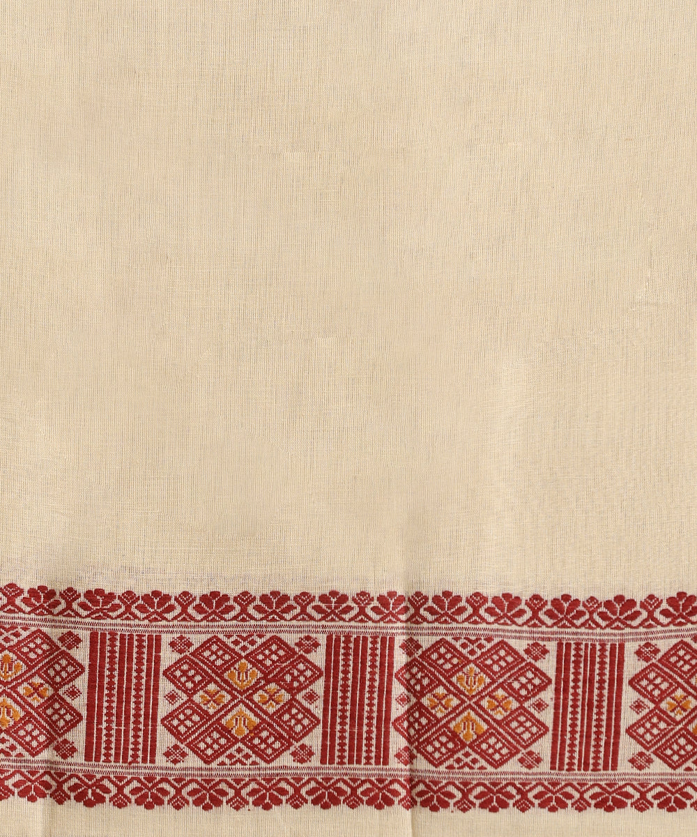 White_Handloom_Pure_Eri_Silk_Natural_Dye_Saree_With_Floral_Booti_And_Red_And_Yellow_Kite_Motifs_On_Border_WeaverStory_06