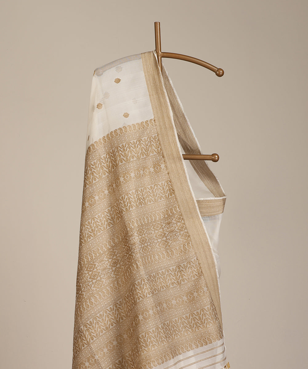 White_Handloom_Raw_Mulberry_Silk_Natural_Dye_Saree_With_Beige_Border_Pallu_WeaverStory_02