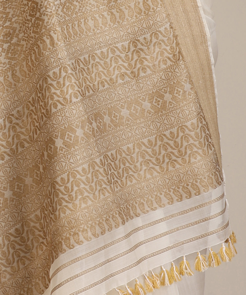White_Handloom_Raw_Mulberry_Silk_Natural_Dye_Saree_With_Beige_Border_Pallu_WeaverStory_04