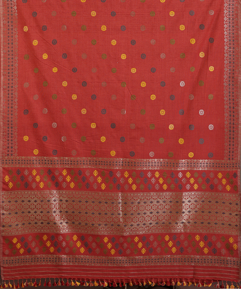 Rust_Handloom_Pure_Eri_Silk_Assam_Manjistha_Dye_Saree_With_Multicoloured_Floral_Booti_WeaverStory_05