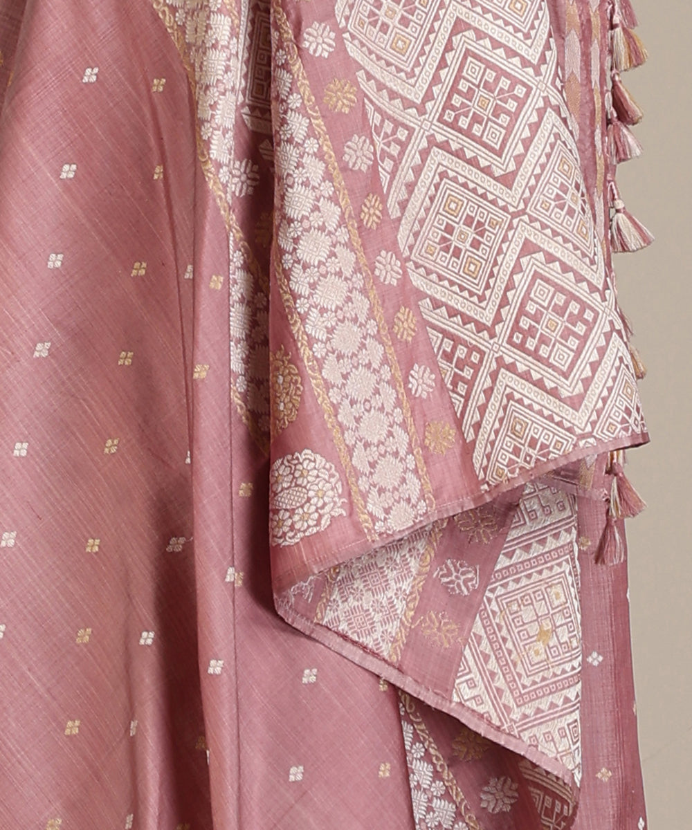Lilac_Handloom_Pure_Mulberry_Silk_Lac_Stick_Dye_Saree_With_Ambi_Booti_On_Pallu_WeaverStory_04
