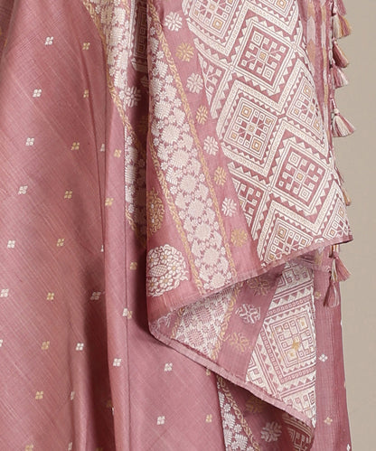 Lilac_Handloom_Pure_Mulberry_Silk_Lac_Stick_Dye_Saree_With_Ambi_Booti_On_Pallu_WeaverStory_04