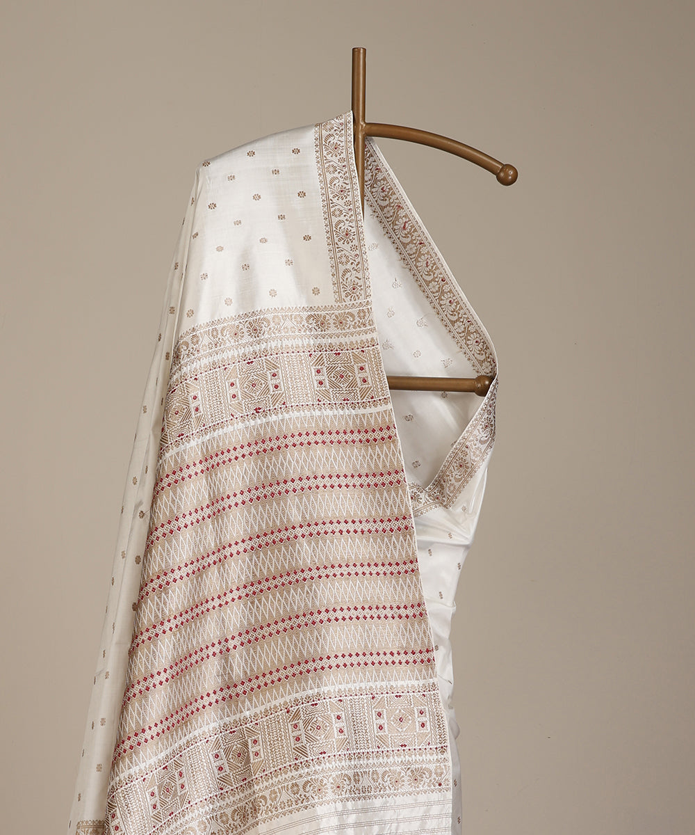 White_Handloom_Pure_Mulberry_Silk_Natural_Dye_Saree_With_Red_Meena_Border_Pallu_WeaverStory_02