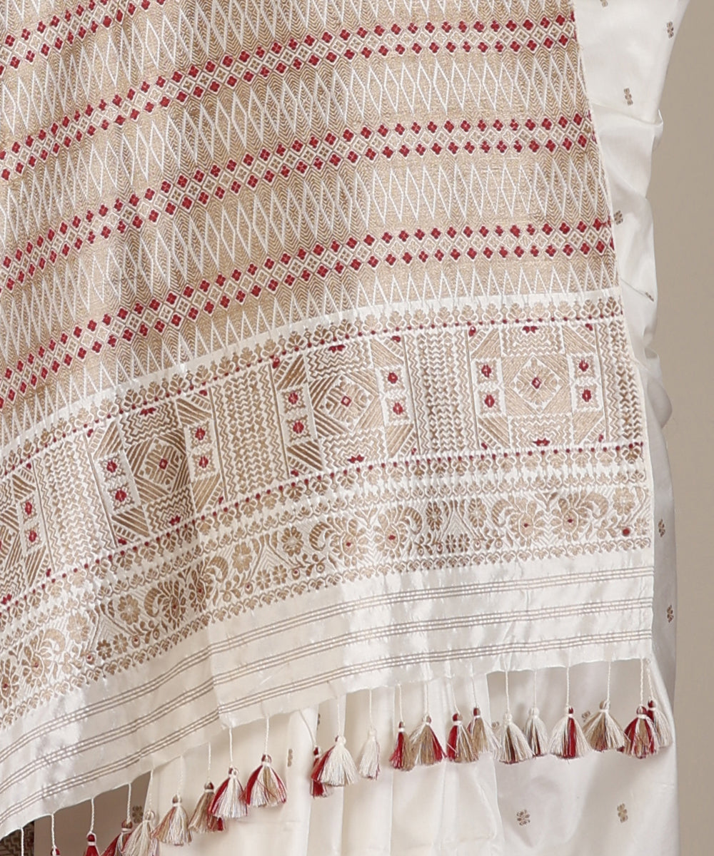 White_Handloom_Pure_Mulberry_Silk_Natural_Dye_Saree_With_Red_Meena_Border_Pallu_WeaverStory_03