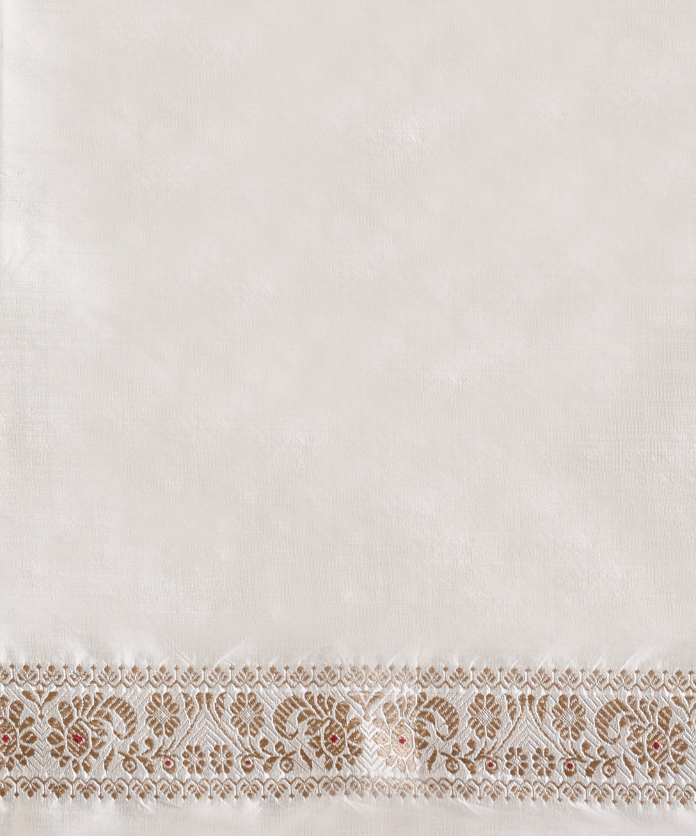 White_Handloom_Pure_Mulberry_Silk_Natural_Dye_Saree_With_Red_Meena_Border_Pallu_WeaverStory_05