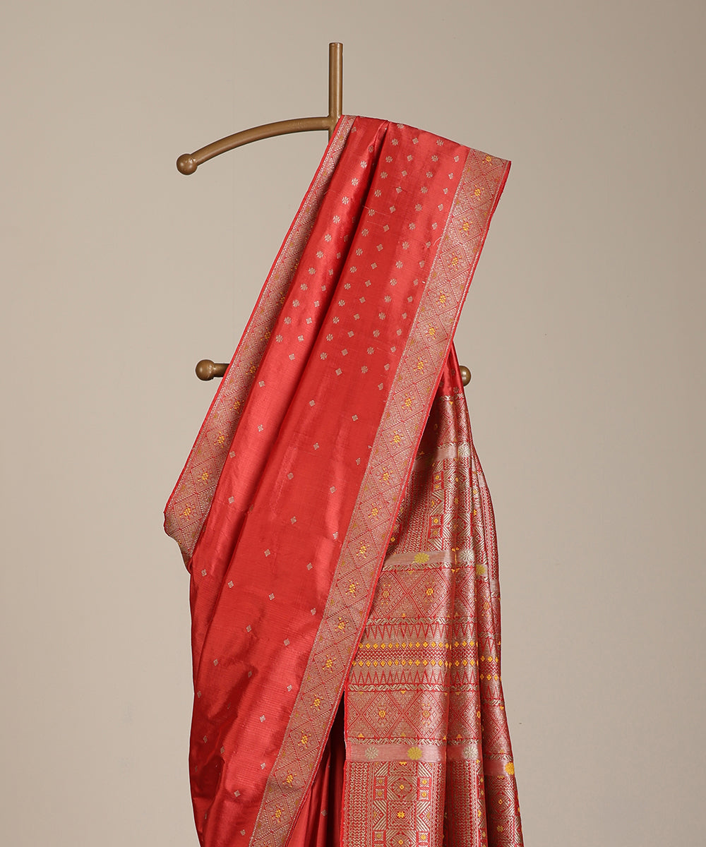 Red_Handloom_Pure_Mulberry_Silk_Manjistha_Dye_Saree_With_Small_Diamond_Motifs_Booti_WeaverStory_02