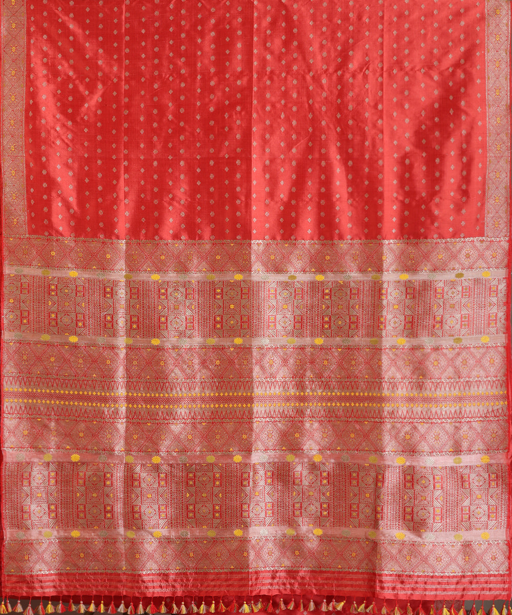 Red_Handloom_Pure_Mulberry_Silk_Manjistha_Dye_Saree_With_Small_Diamond_Motifs_Booti_WeaverStory_06