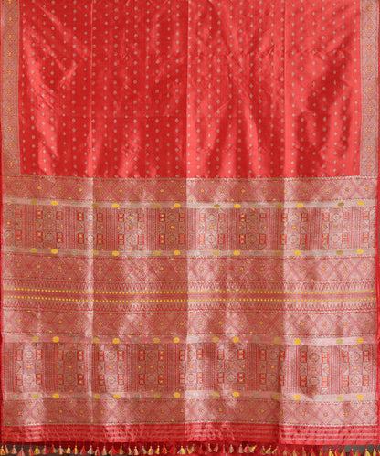 Red_Handloom_Pure_Mulberry_Silk_Manjistha_Dye_Saree_With_Small_Diamond_Motifs_Booti_WeaverStory_06