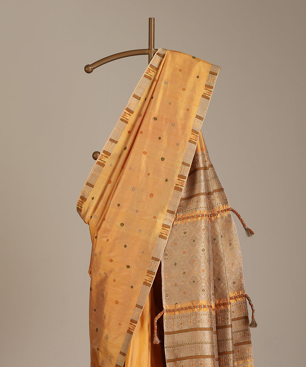 Dual_Tone_Handloom_Raw_Mulberry_Silk_Turmeric_Dye_Saree_With_Pista_Floral_Booti_WeaverStory_02