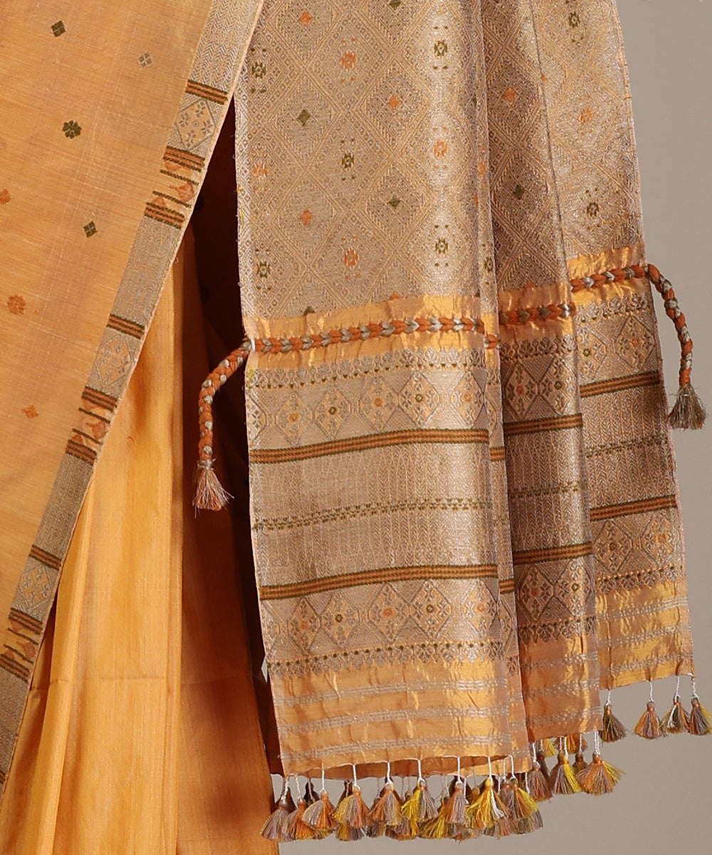 Dual_Tone_Handloom_Raw_Mulberry_Silk_Turmeric_Dye_Saree_With_Pista_Floral_Booti_WeaverStory_04