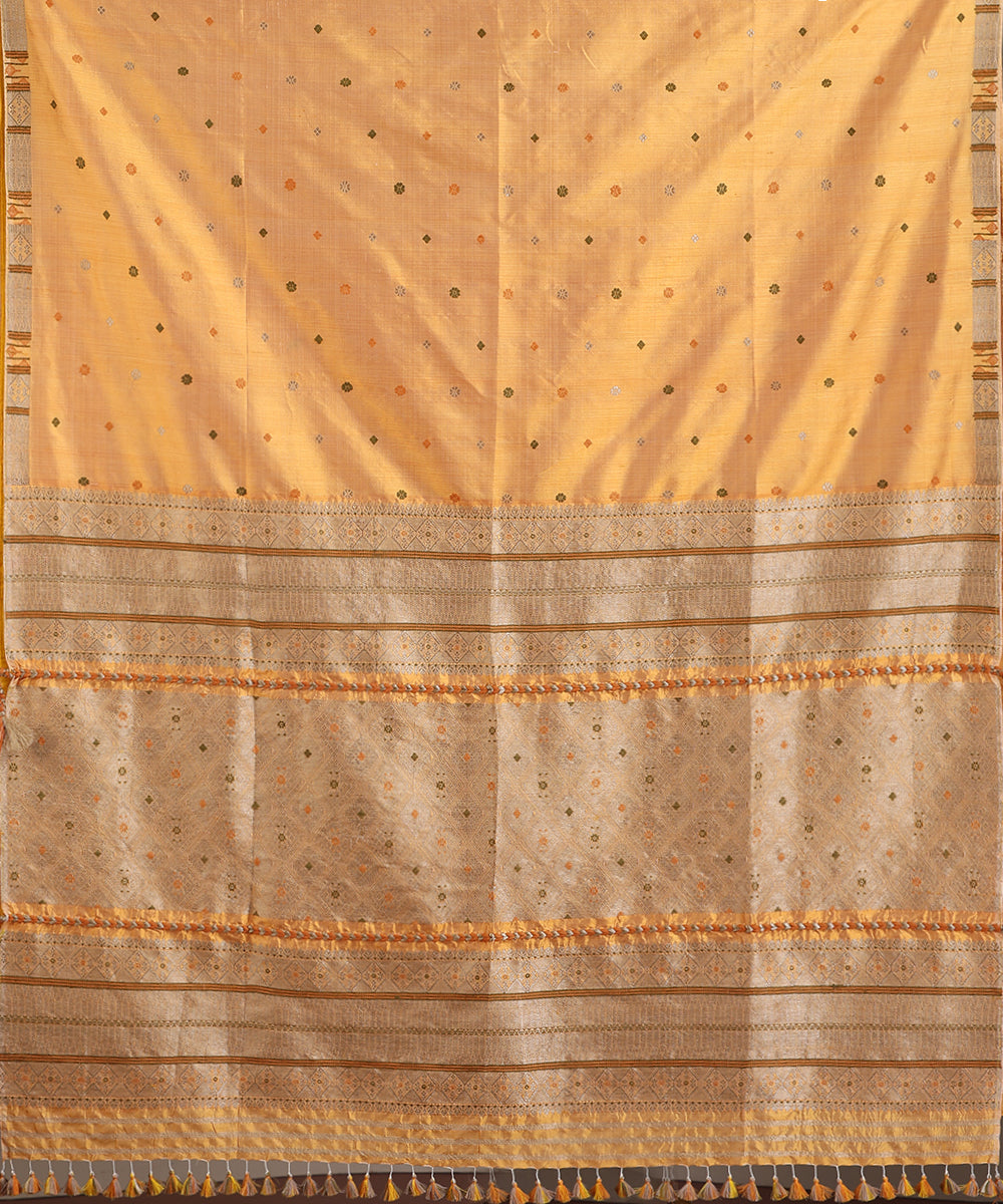 Dual_Tone_Handloom_Raw_Mulberry_Silk_Turmeric_Dye_Saree_With_Pista_Floral_Booti_WeaverStory_05