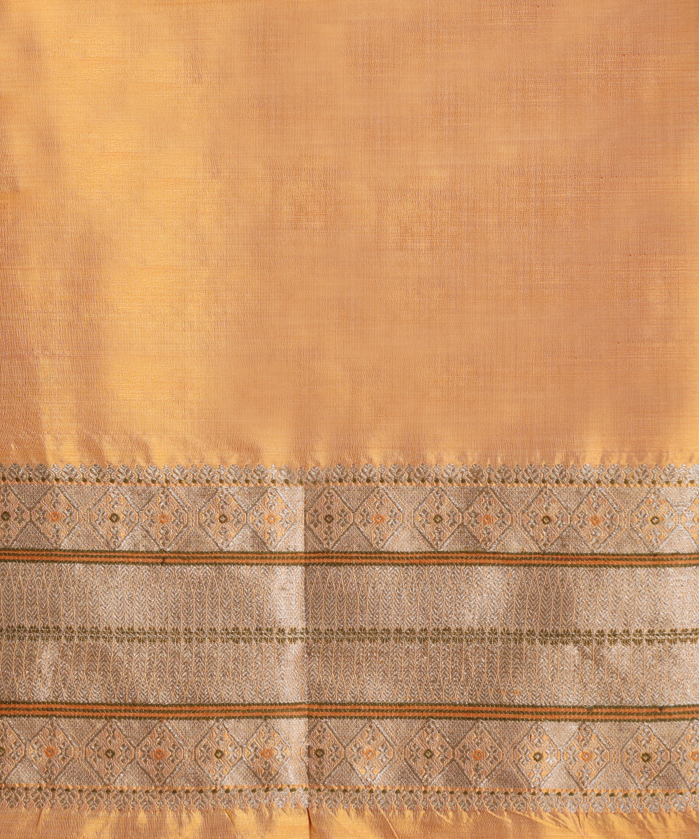 Dual_Tone_Handloom_Raw_Mulberry_Silk_Turmeric_Dye_Saree_With_Pista_Floral_Booti_WeaverStory_06