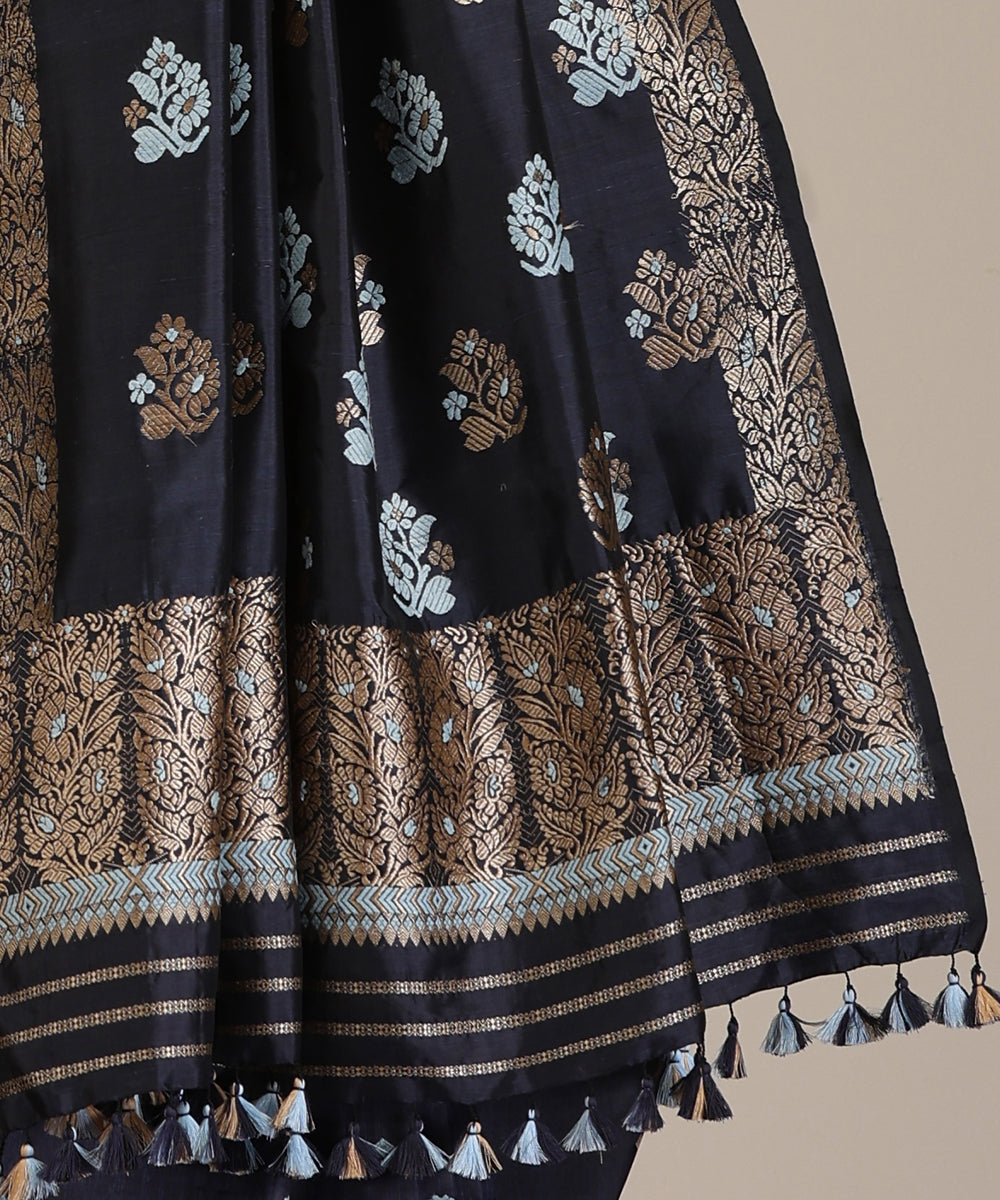 Blue_Handloom_Raw_Mulberry_Silk_Myrobalan_Dye_Saree_With_Sky_Blue_Floral_Boota_WeaverStory_06