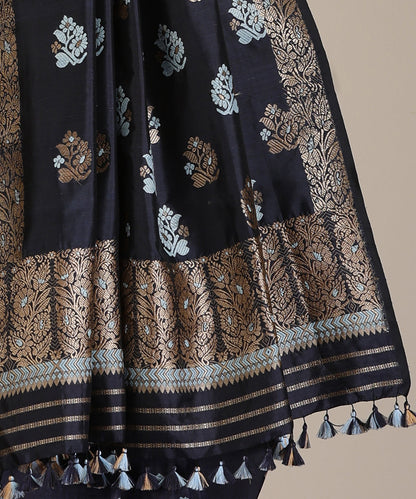 Blue_Handloom_Raw_Mulberry_Silk_Myrobalan_Dye_Saree_With_Sky_Blue_Floral_Boota_WeaverStory_06