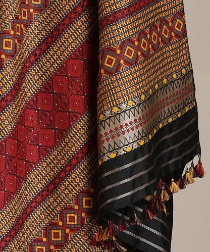 Black_Handloom_Pure_Mulberry_Silk_Myrobalan_Dye_Saree_With_Multicolour_Booti_WeaverStory_04