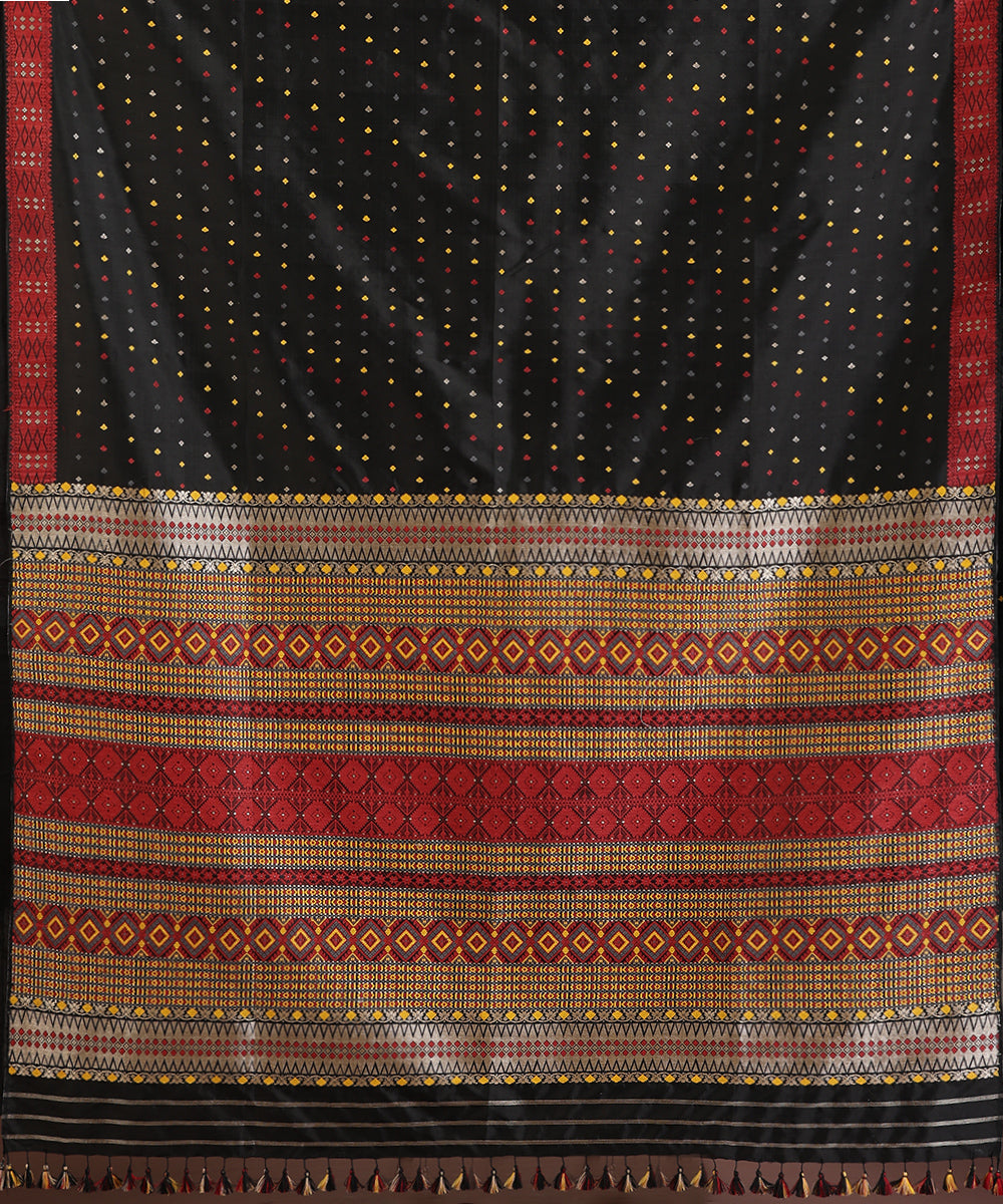 Black_Handloom_Pure_Mulberry_Silk_Myrobalan_Dye_Saree_With_Multicolour_Booti_WeaverStory_06