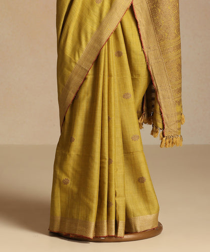 Pista_Handloom_Pure_Eri_Silk_Onion_Peel_Dye_Saree_With_Red_Selvedge_WeaverStory_03