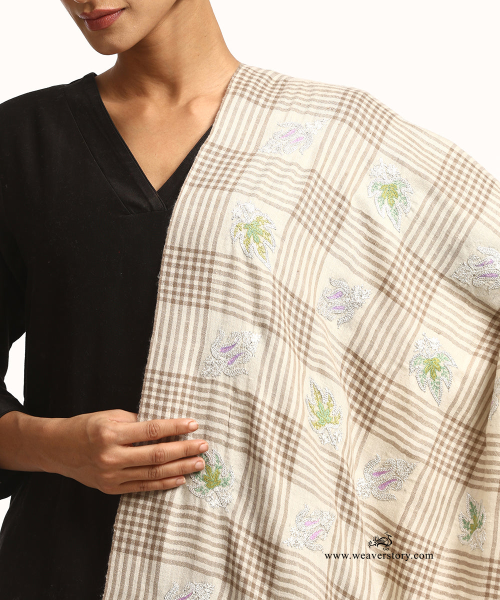 Offwhite Handwoven Pure Pashmina Shawl With Stripes And Tilla Booti