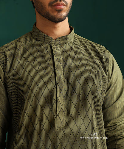 Olive Green Handloom Cotton Silk Pintuck Kurta Set With Rhombus Motifs Embroidery