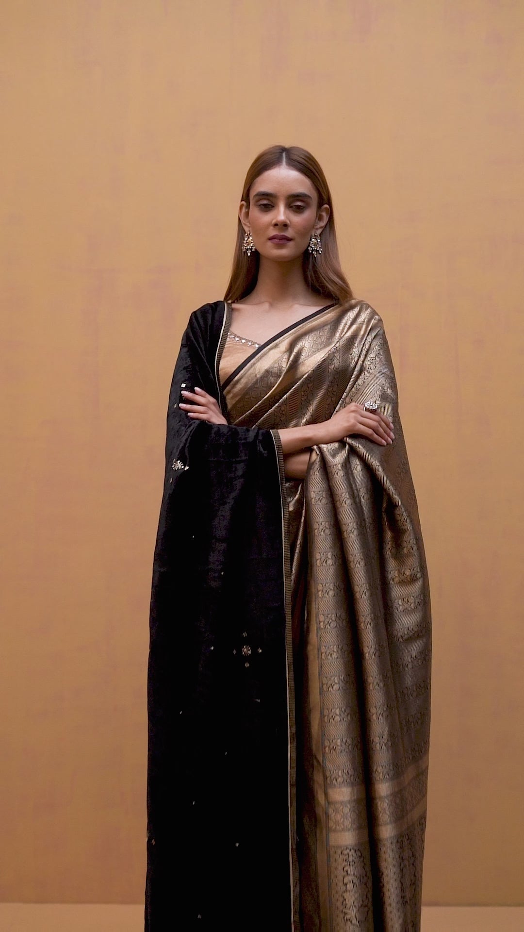 Handloom Black Pure Katan Silk Zari Tanchoi Banarasi Saree With Diagonal Bel