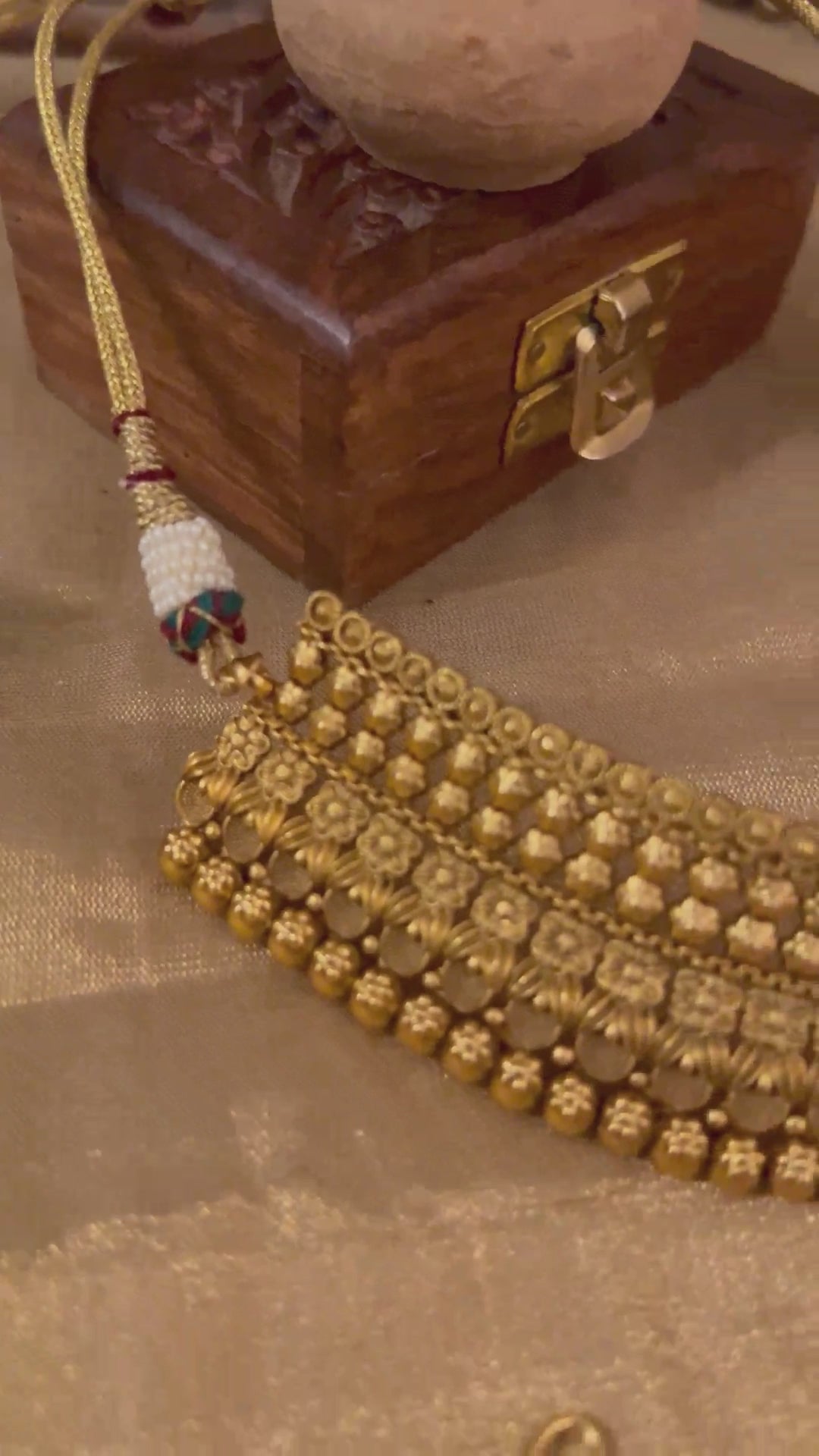 Zoha Handcrafted Necklace With Chandbalis And Maang Tikka