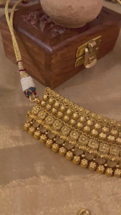 Zoha Handcrafted Necklace With Chandbalis And Maang Tikka