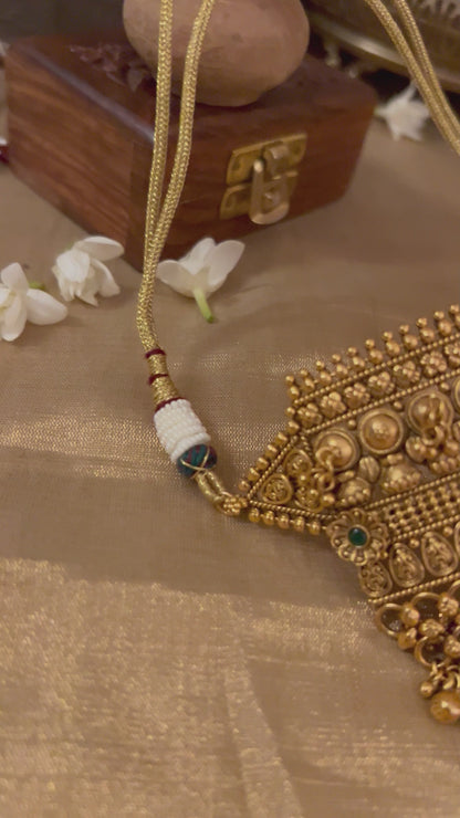 Aanisah Handcrafted Rajputi Necklace With Jhumka And Maang Tikka