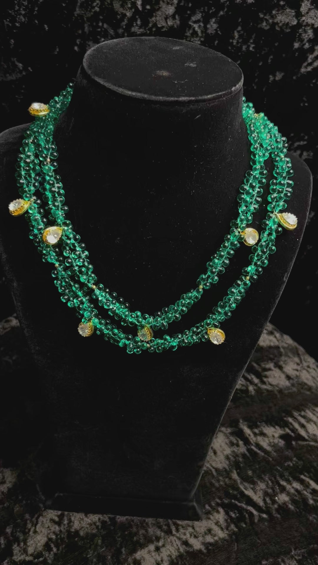 Amala_Handcrafted_Green_Moissanite_Polki_Necklace_WeaverStory_04