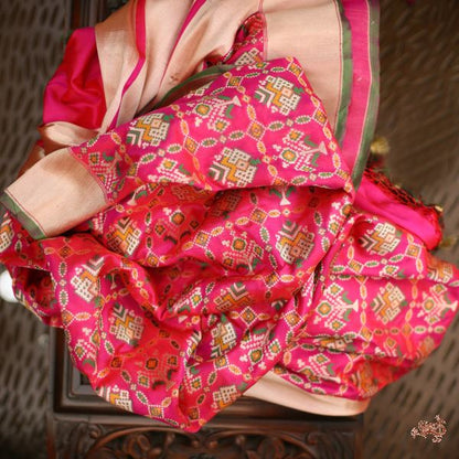 Pink_Katan_Silk_Dupatta,_with_Meenakari_Patola_Design_WeaverStory_07