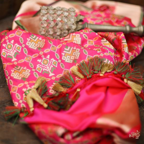 Pink_Katan_Silk_Dupatta,_with_Meenakari_Patola_Design_WeaverStory_01