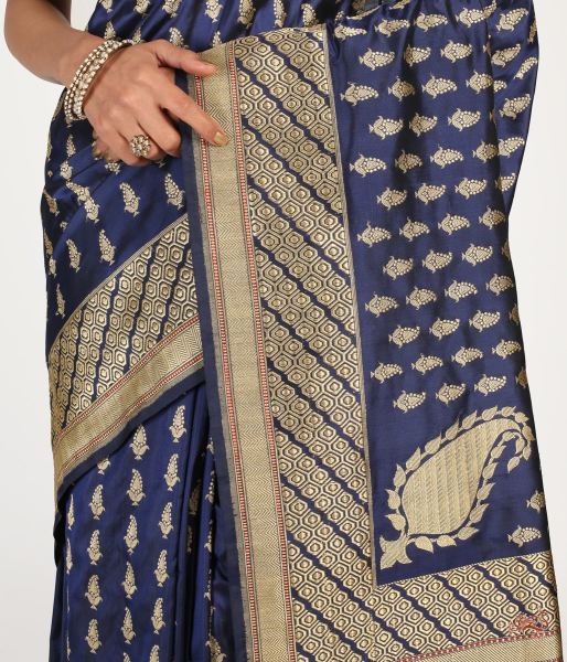 Navy_Blue_Pure_Katan_Silk_Kadhwa_Booti_Saree_WeaverStory_04