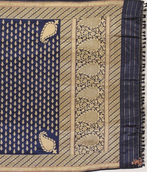 Navy_Blue_Pure_Katan_Silk_Kadhwa_Booti_Saree_WeaverStory_05