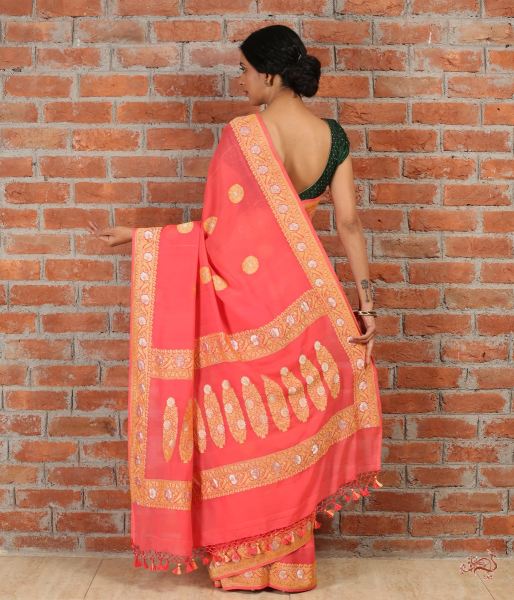 Handwoven_Banarasi_Gorgette_Kadhwa_Booti_Saree_WeaverStory_03