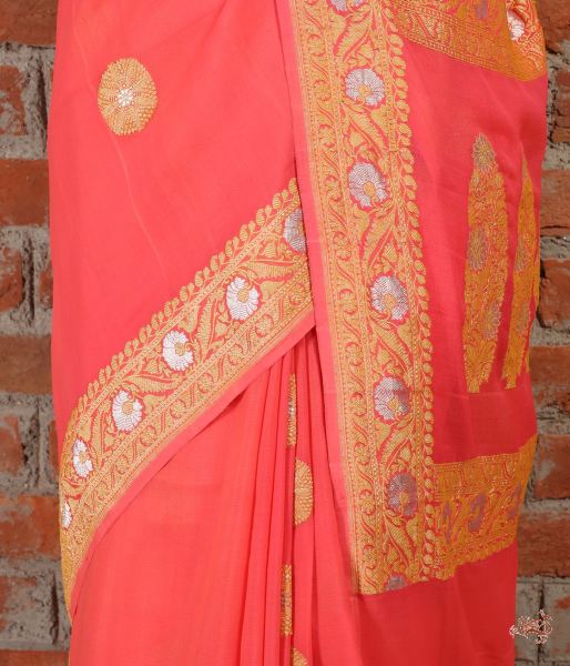 Handwoven_Banarasi_Gorgette_Kadhwa_Booti_Saree_WeaverStory_04