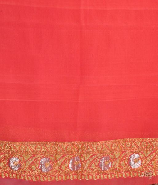 Handwoven_Banarasi_Gorgette_Kadhwa_Booti_Saree_WeaverStory_05